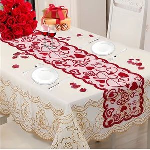 ❗️SALES❗️Brand New Valentines Day Table Runner